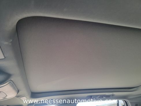 Used 2025 GMC Yukon Denali w/ Sun & Power Step Package image 29