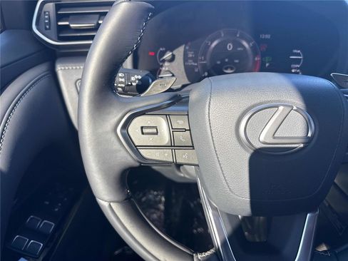 Used 2023 Lexus LX 600 4WD w/ Luxury Package image 17