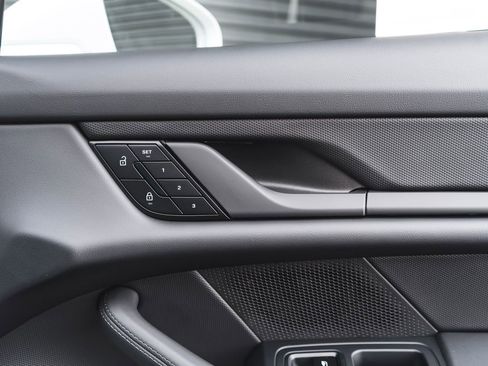 New 2026 Porsche Taycan AWD/4WD image 31