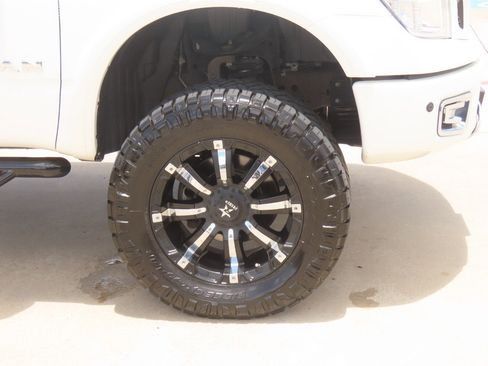 Used 2017 Nissan Titan PRO-4X w/ Pro-4x Convenience Package AWD/4WD image 9