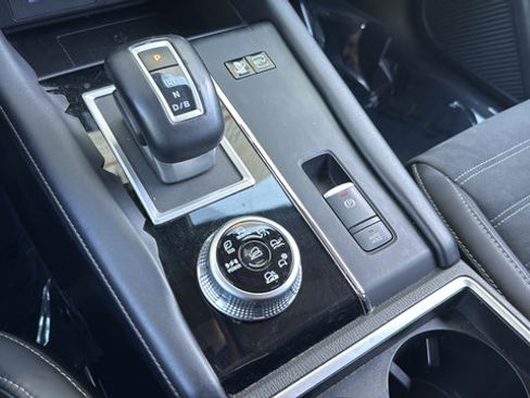 Used 2023 Mitsubishi Outlander 4WD Plug-In Hybrid image 22