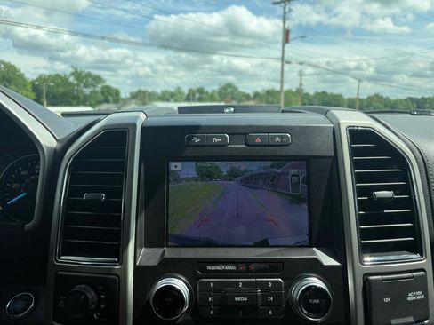 Used 2018 Ford F150 Lariat w/ Equipment Group 502A Luxury AWD/4WD image 20