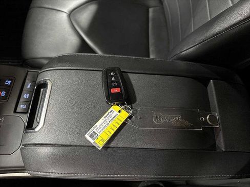 Certified 2021 Toyota Highlander XLE image 35