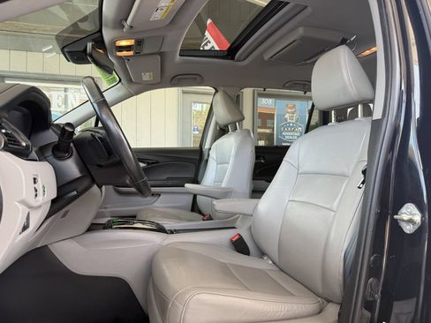 Used 2019 Honda Pilot Touring image 9