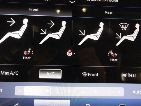 Used 2022 Chrysler Pacifica Touring-L image 25