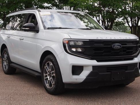 Certified 2025 Ford Expedition Active AWD/4WD image 1