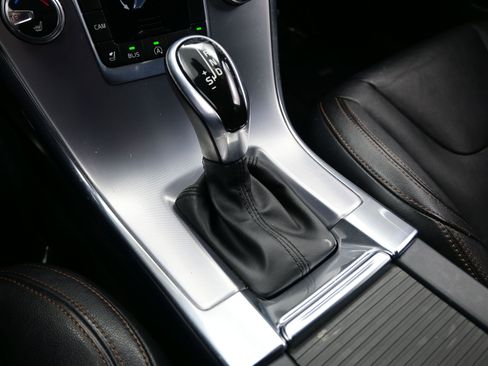 Used 2017 Volvo XC60 T5 Dynamic w/ Preferred Option Package image 22