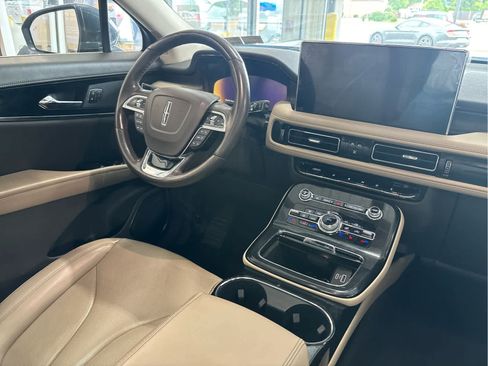Used 2022 Lincoln Nautilus Reserve w/ Luxury Package AWD/4WD image 11