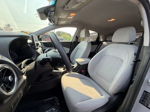 Used 2023 Hyundai Kona SEL AWD/4WD image 21
