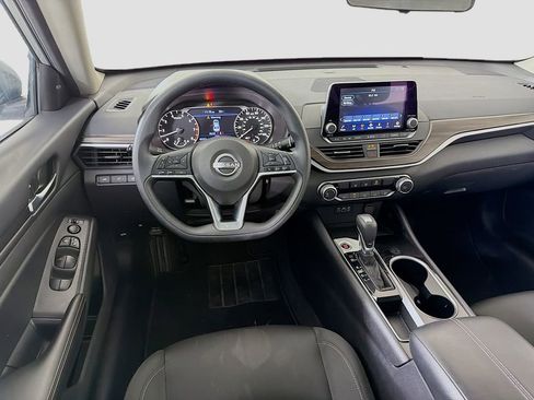 Used 2024 Nissan Altima 2.5 SV image 23