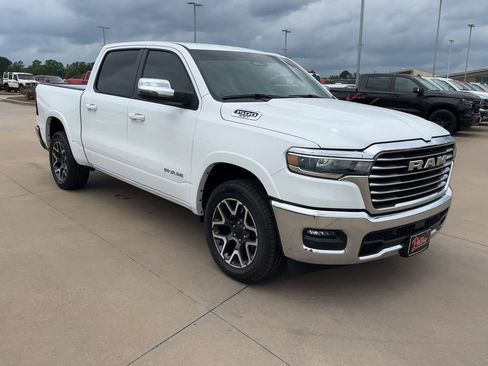 Used 2025 RAM 1500 Laramie AWD/4WD image 3