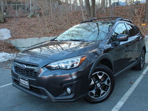 Used 2018 Subaru Crosstrek 2.0i Premium w/ Moonroof Package image 2