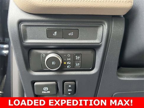 Used 2022 Ford Expedition Max Limited image 16