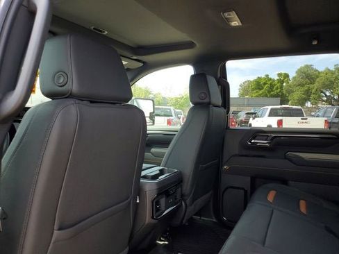 New 2026 GMC Sierra 2500 AT4 w/ AT4 Premium Plus Package AWD/4WD image 11