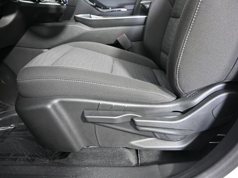 Used 2025 Chevrolet Equinox LT w/ Safety and Technology Package AWD/4WD image 21
