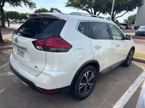 Used 2017 Nissan Rogue SL FWD image 3