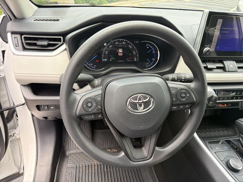 Used 2025 Toyota RAV4 XLE AWD/4WD image 23