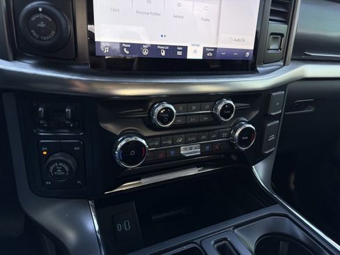 Used 2023 Ford F150 Lariat w/ Trailer Tow Package image 18