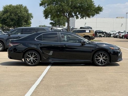 Certified 2023 Toyota Camry SE FWD image 3