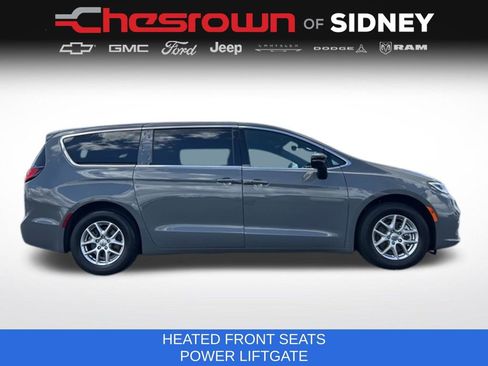 Used 2025 Chrysler Pacifica Select FWD image 11