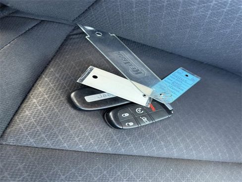 Used 2019 Jeep Grand Cherokee Laredo image 7