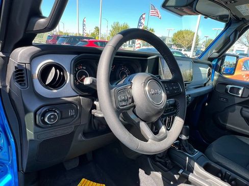 New 2025 Jeep Gladiator Sport AWD/4WD image 17