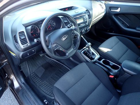 Used 2018 Kia Forte LX image 9