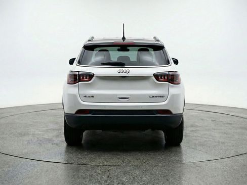 Used 2025 Jeep Compass Latitude AWD/4WD image 7