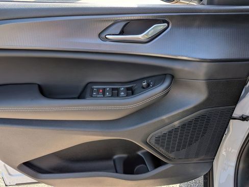 New 2025 Jeep Grand Cherokee Altitude image 12