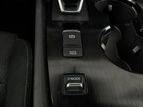 Used 2025 Nissan Rogue SV FWD image 22
