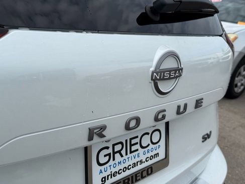 Certified 2024 Nissan Rogue SV FWD image 14