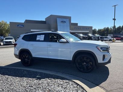Used 2024 Volkswagen Atlas SE w/ Black Wheel Package