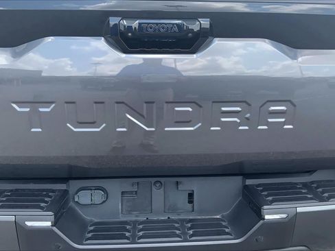 Used 2024 Toyota Tundra Platinum AWD/4WD image 31