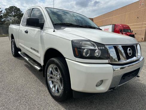 Used 2012 Nissan Titan SV w/ SV Value Truck Pkg image 3