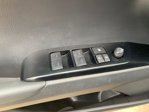 Used 2025 Toyota Camry SE image 13