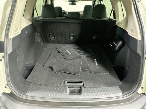 Used 2023 Nissan Rogue SV FWD image 27