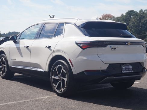 Used 2025 Chevrolet Equinox EV LT w/ Convenience Package image 7