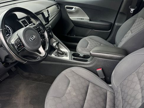 Used 2018 Kia Niro LX image 9