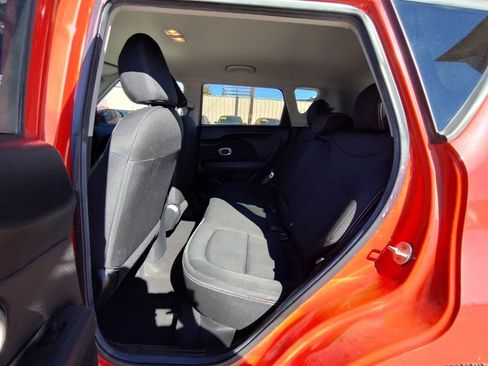Used 2016 Kia Soul + FWD image 27