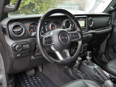 Used 2020 Jeep Gladiator Overland image 4
