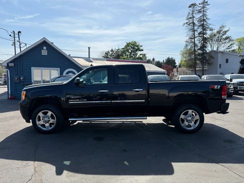 Used 2014 GMC Sierra 2500 Denali w/ Suspension Package, Off-Road AWD/4WD image 8