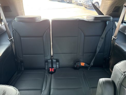 Used 2021 GMC Yukon Denali w/ Denali Premium Package AWD/4WD image 16