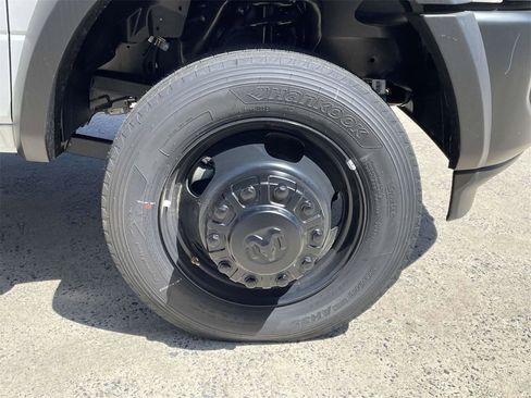 New 2024 RAM 5500 Tradesman image 31