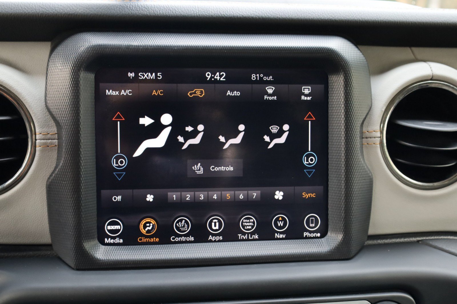 Used 2021 Jeep Wrangler Unlimited Sahara AWD/4WD image 15