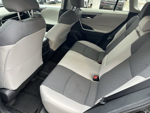 Certified 2020 Toyota RAV4 XLE image 30