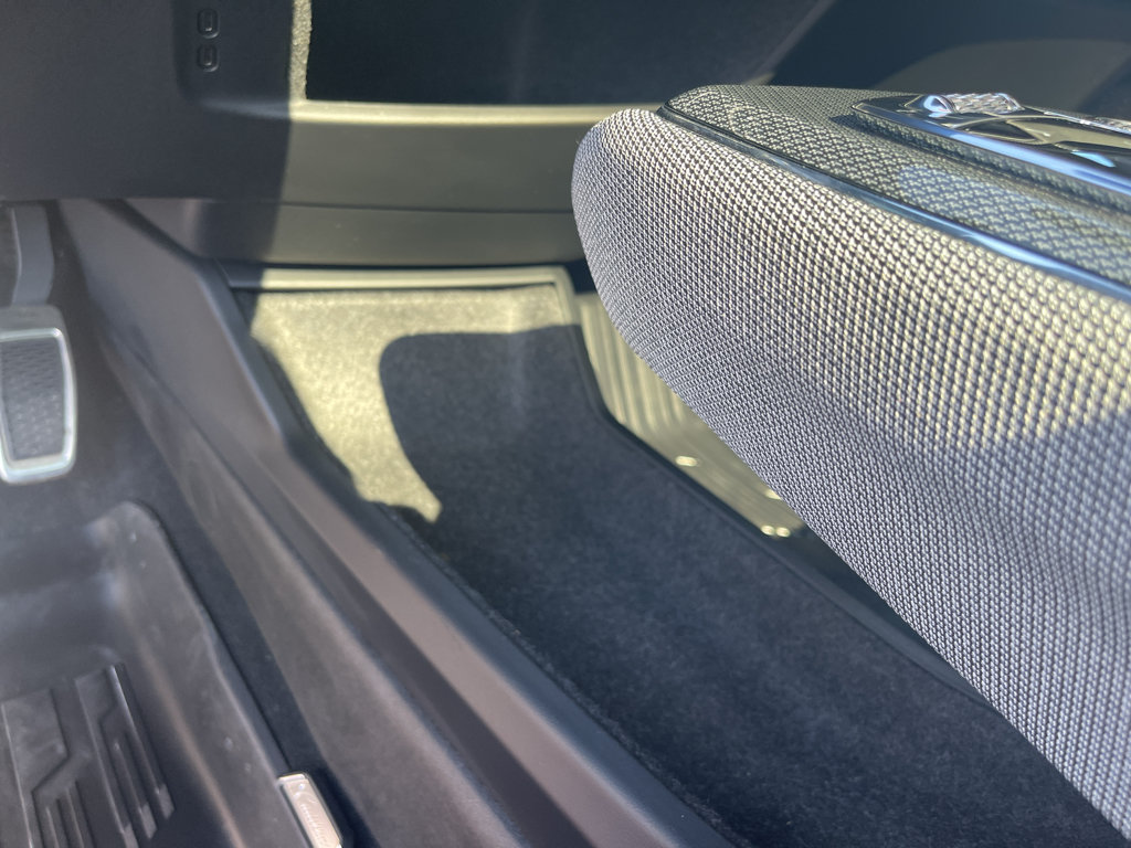 Used 2025 Cadillac Optiq Sport 2 w/ LPO, Floor Liner Package AWD/4WD image 27