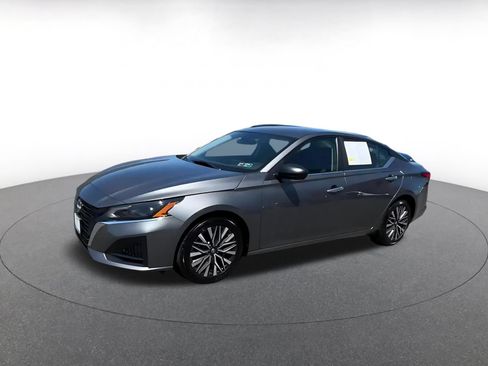 Used 2025 Nissan Altima 2.5 SV FWD image 7