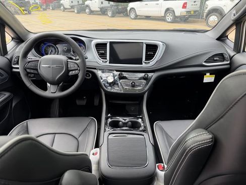New 2026 Chrysler Pacifica Limited image 19
