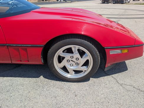 Used 1990 Chevrolet Corvette Convertible RWD image 32
