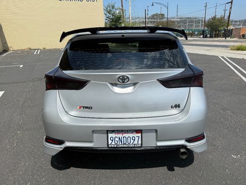 Used 2018 Toyota Corolla iM w/ Carpet Mat Package (TMS) FWD image 8